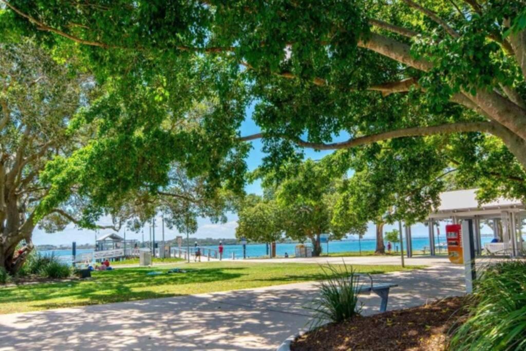 Bongaree Bribie Island Unit With Pool - Amazing Beaches & Lifestyle! מראה חיצוני תמונה
